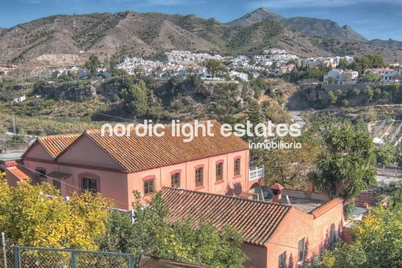 House with pool for sale in Avda Pescia - Ctra de Frigiliana, imagen 3