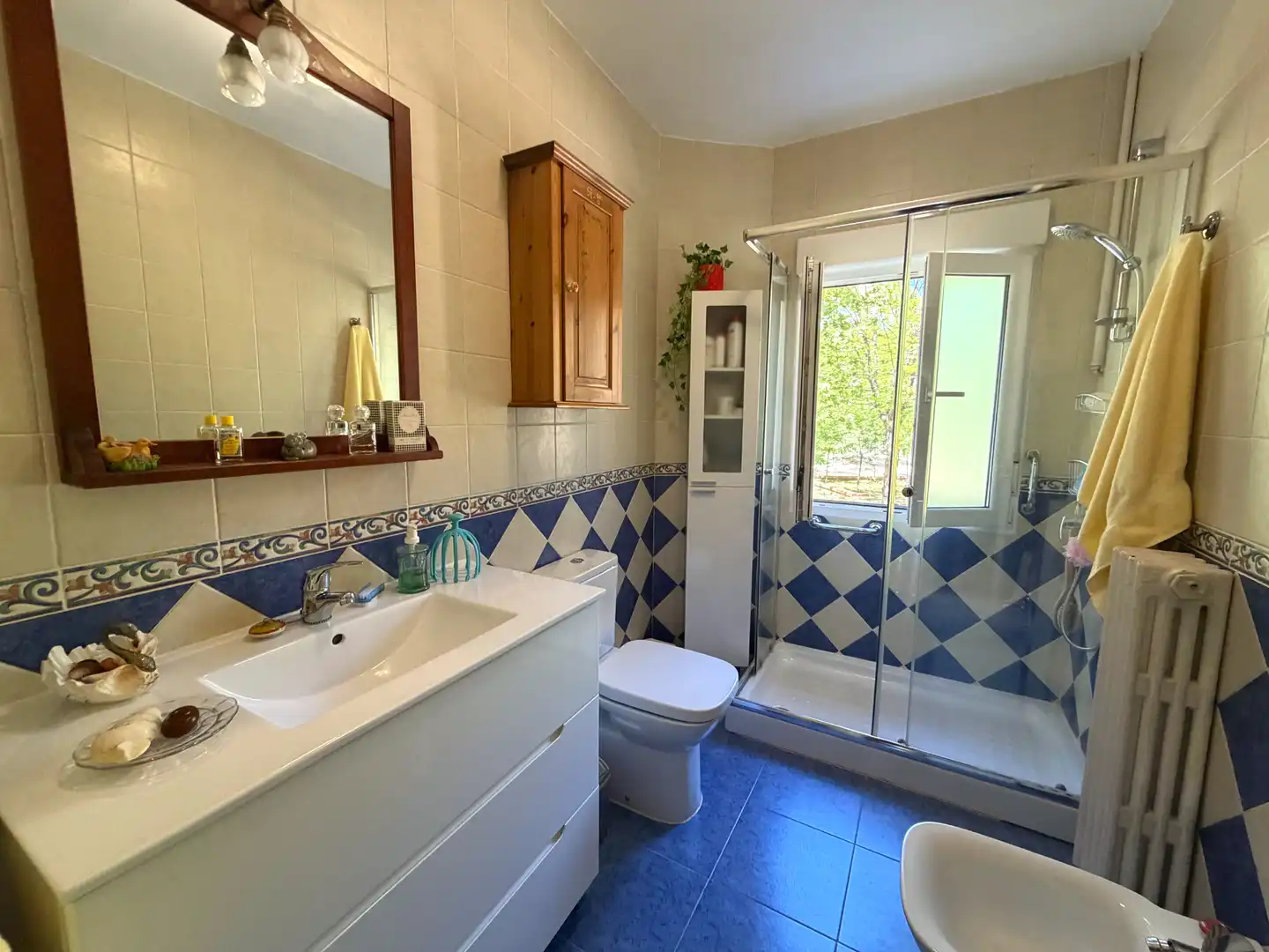 Bathroom of Flat for sale in Madrid  with Air Conditioner, Heating and Terrace