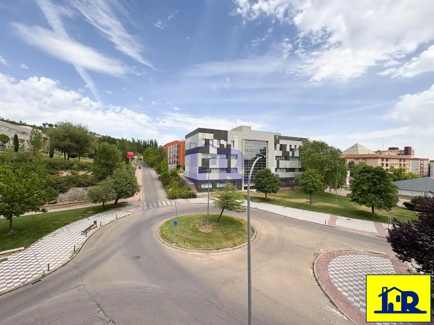 Vista exterior de Piso en venta en Cuenca con Calefacción, Trastero y Piscina