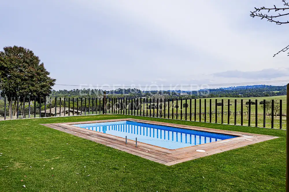 Piscina de Finca rústica en venda en Calders amb Aire condicionat, Calefacció i Jardí privat