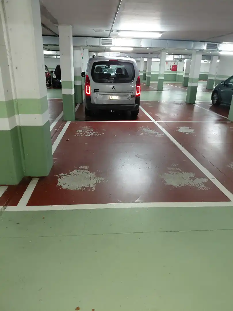 Parkplatz von Wohnung zum Verkauf in Oleiros mit Heizung, Parkett und Möbliert