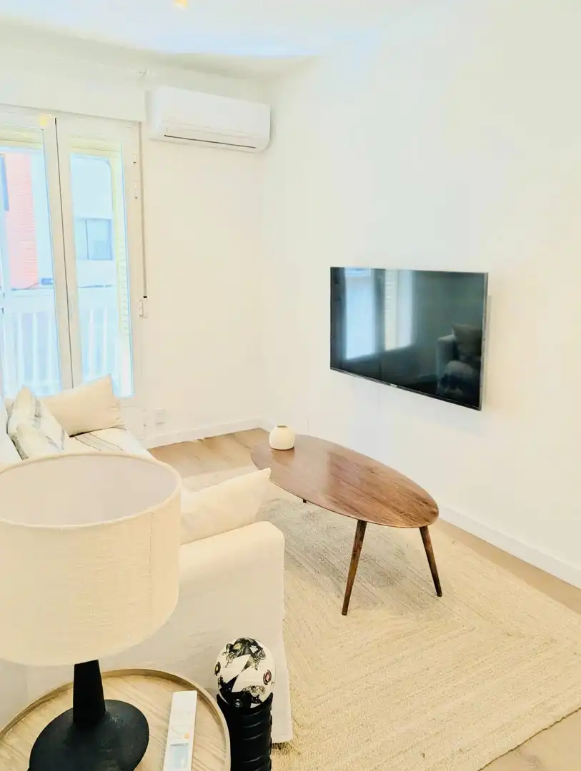 Sala d'estar de Apartament de lloguer en Madrid amb Calefacció, Parquet i Terrassa