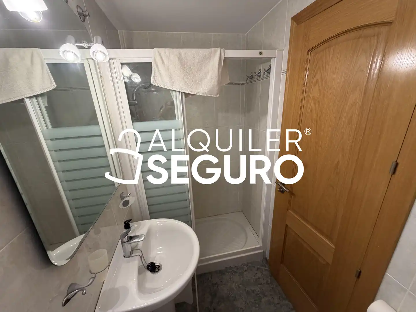 Bathroom of Flat for rent in Leganés  with Air Conditioner, Heating and Storage room
