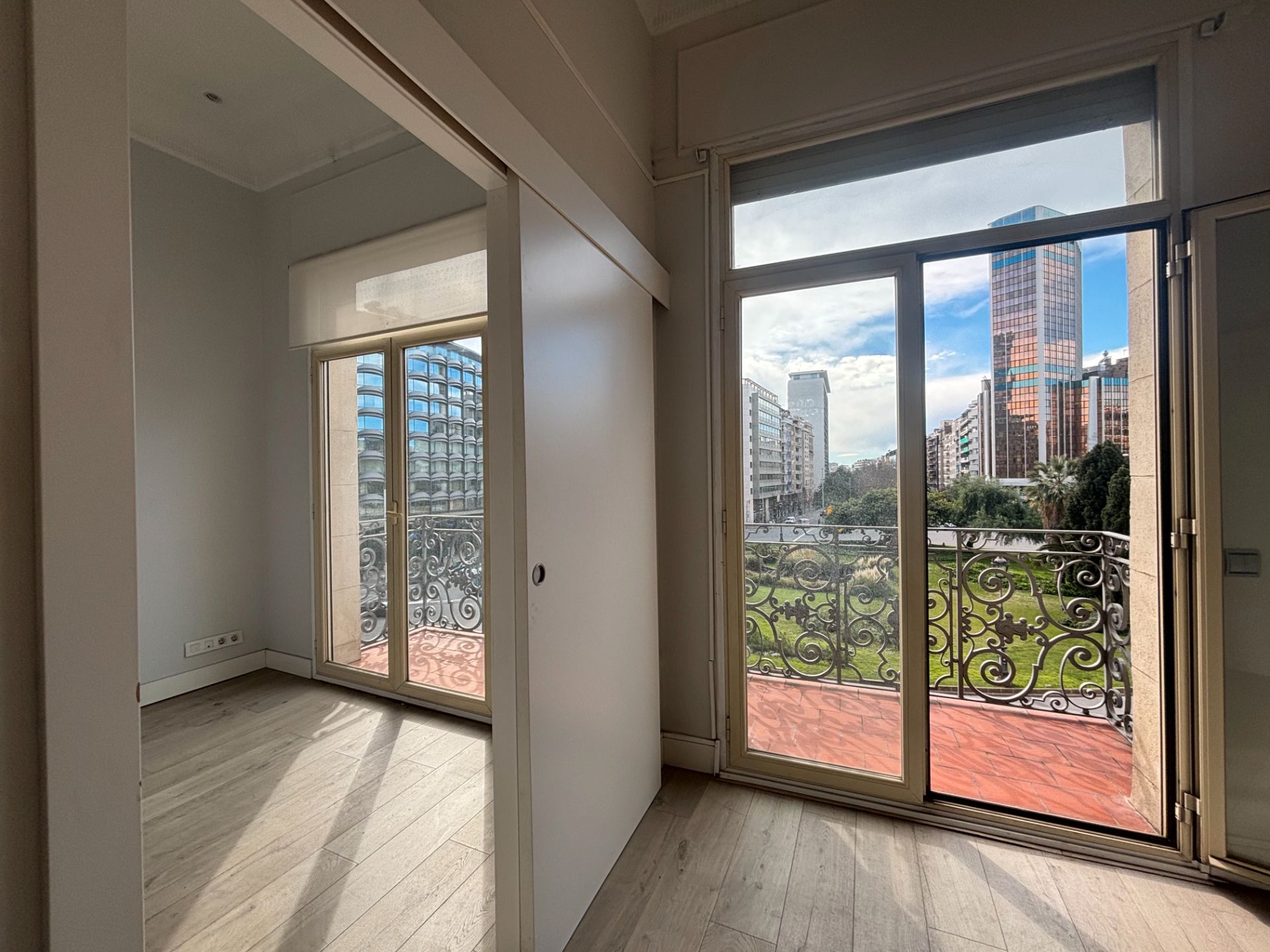 Dormitori de Oficina de lloguer en  Barcelona Capital amb Aire condicionat i Balcó