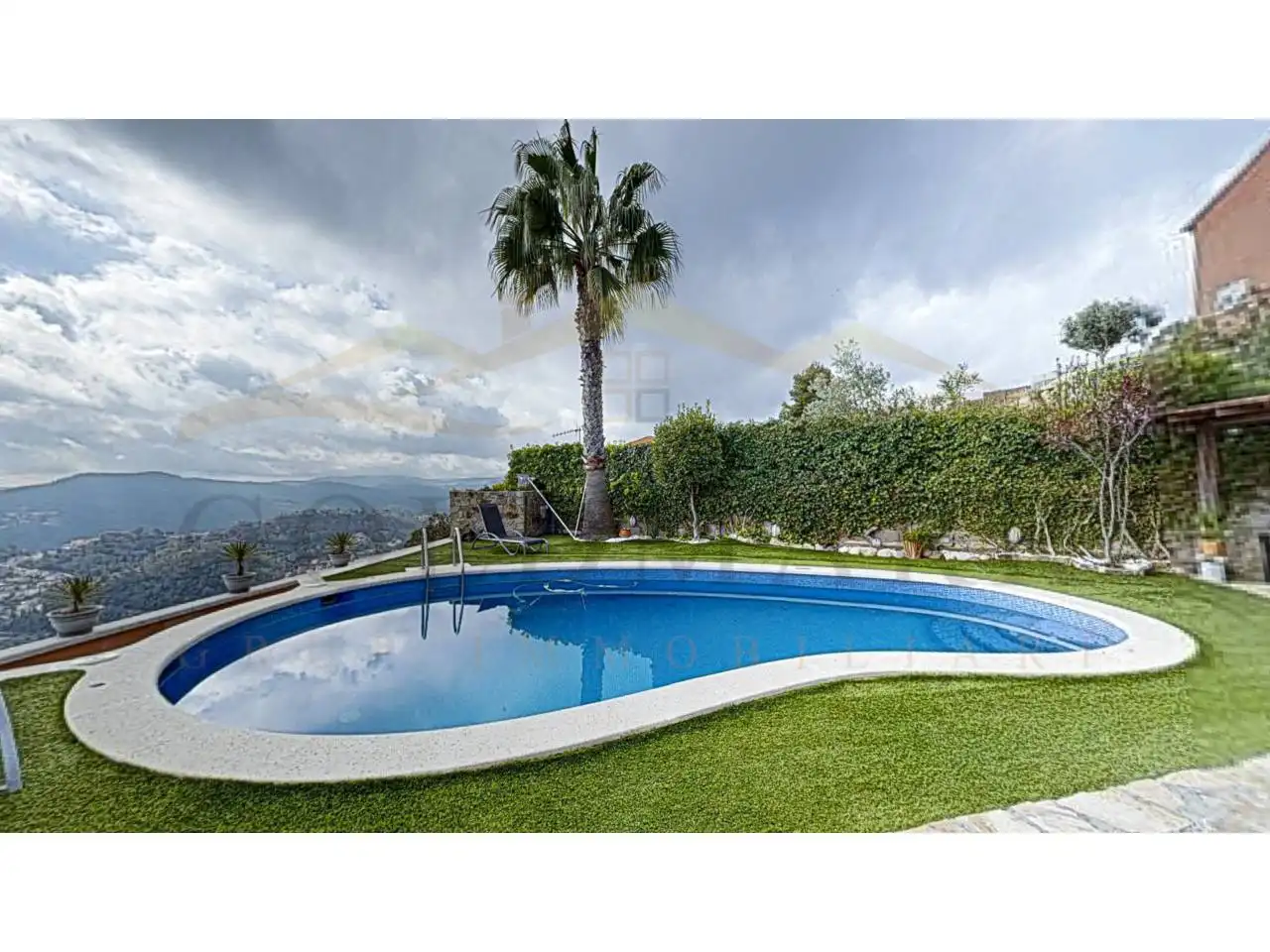 Piscina de Casa o xalet en venda en Corbera de Llobregat amb Aire condicionat, Calefacció i Jardí privat