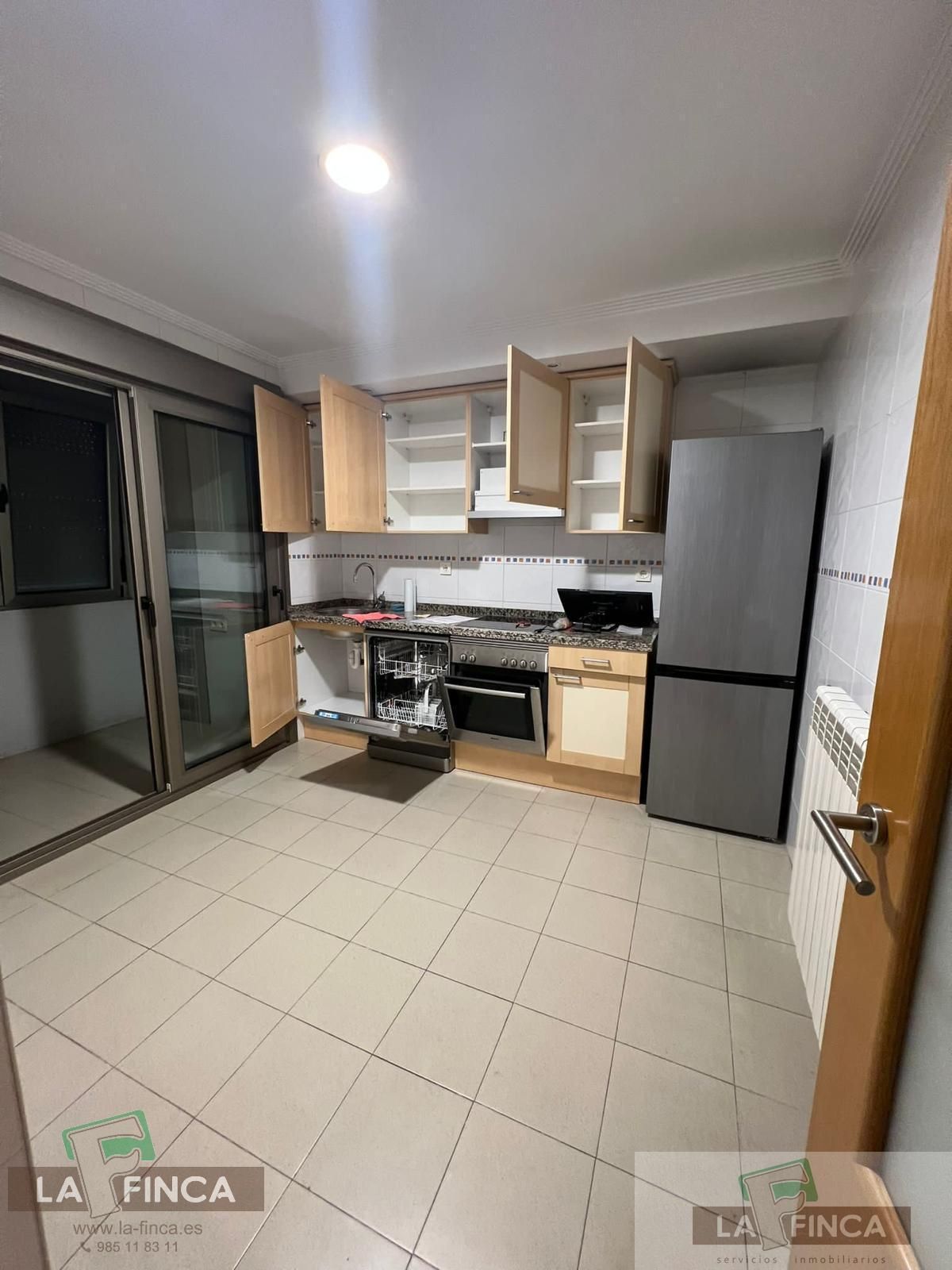 Cocina de Piso en venta en Oviedo  con Calefacción, Terraza y Trastero