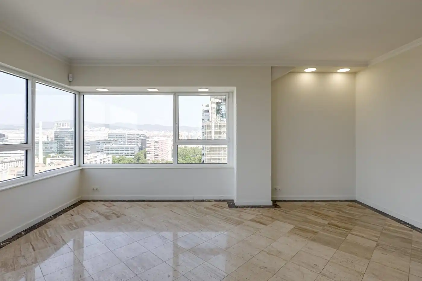Wohnzimmer von Wohnung zum Verkauf in Barcelona mit Klimaanlage, Heizung und Terrasse