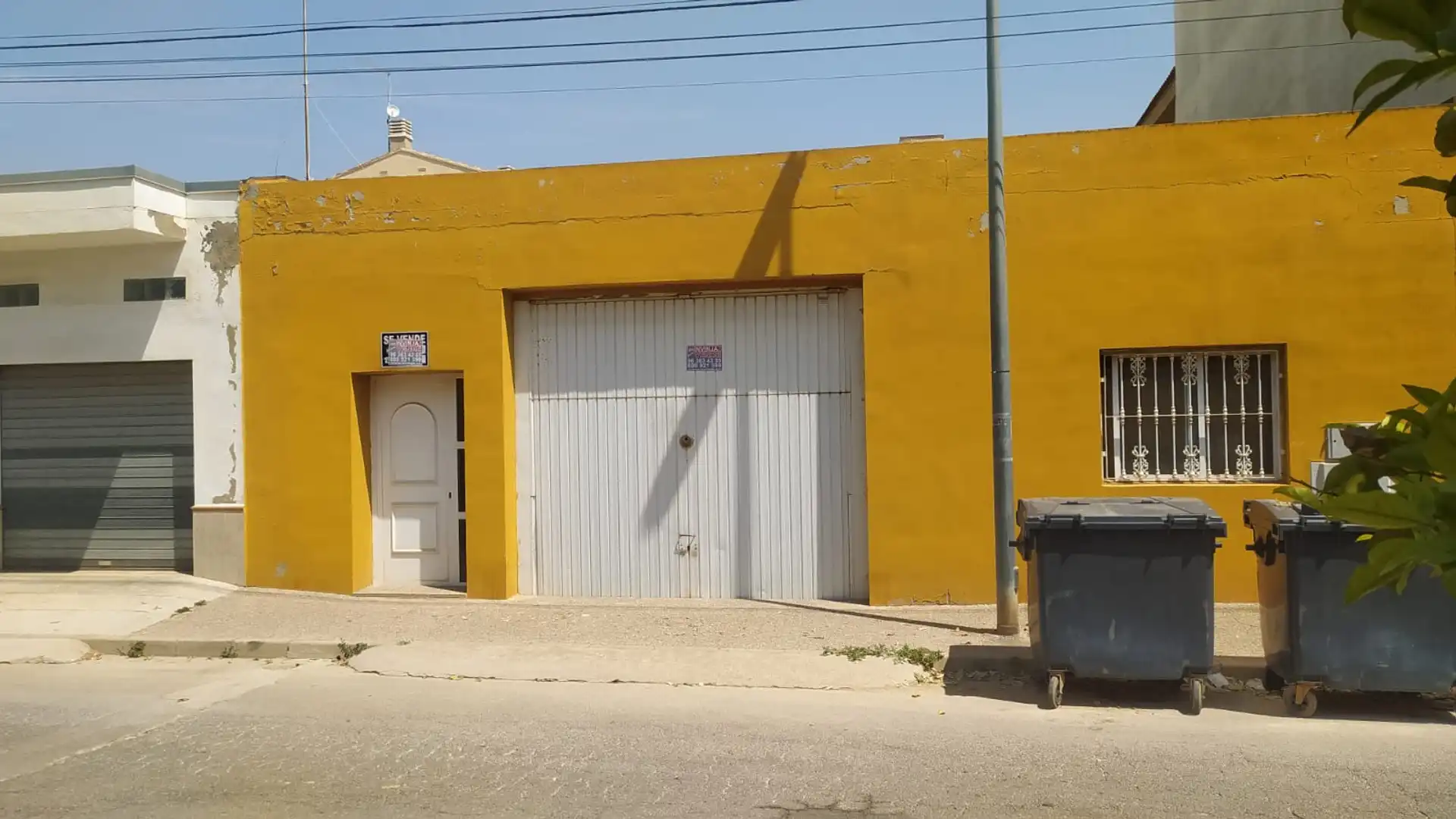 Vista exterior de Local en venta en Chiva