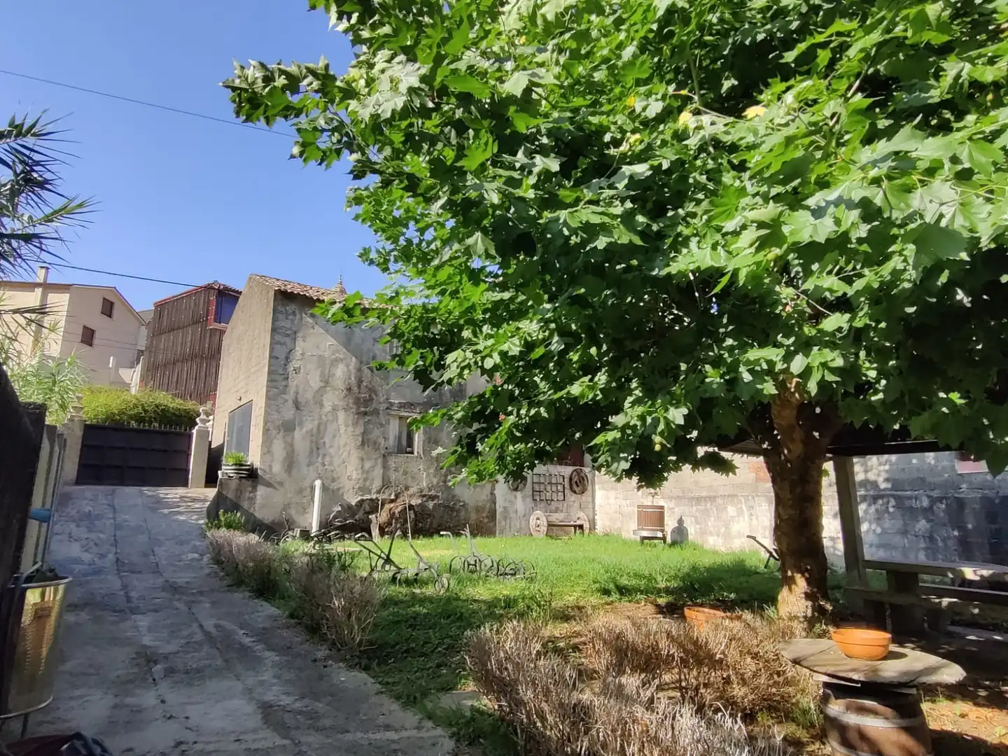 Finca rústica en venda en Boiro amb Jardí privat