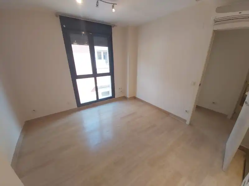 Bedroom of Flat for rent in  Madrid Capital  with Air Conditioner, Heating and Storage room