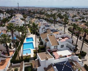 Vista exterior de Casa adosada en venda en Orihuela amb Calefacció, Jardí privat i Parquet