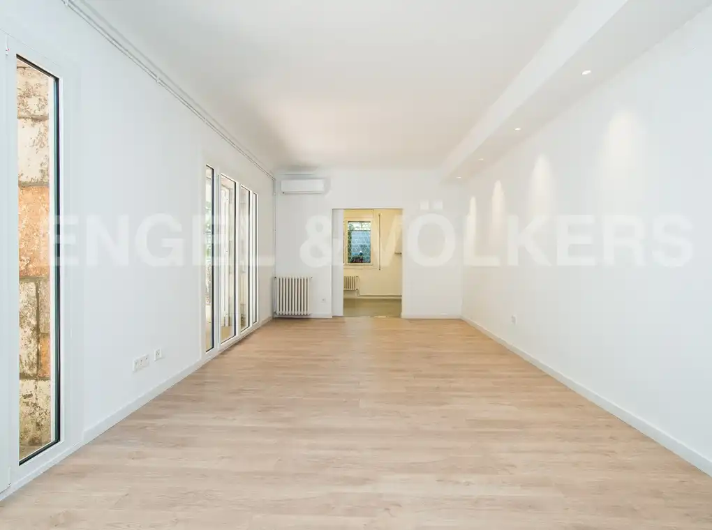 Living room of Flat for rent in Barcelona  with Air Conditioner, Heating and Private garden