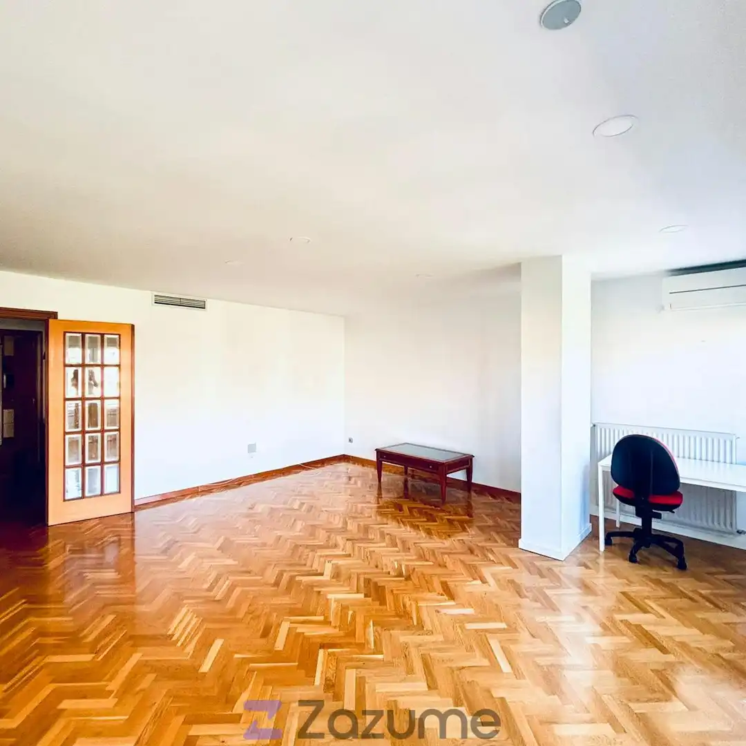 Sala de estar de Apartamento de alquiler en Zaragoza con Aire acondicionado, Calefacción y Parquet