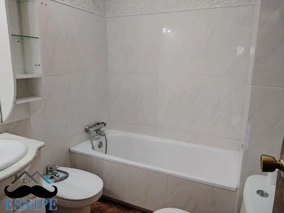 Badezimmer von Wohnung zum Verkauf in Archena mit Klimaanlage und Balkon