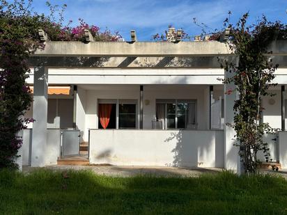 Vista exterior de Casa adosada en venda en Amposta amb Calefacció, Jardí privat i Terrassa