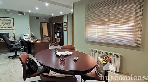 ¡Bienvenido a esta increíble oportunidad de adquirir en propiedad un hermoso piso residencial en el centro de Linares, situado en , imatge 3