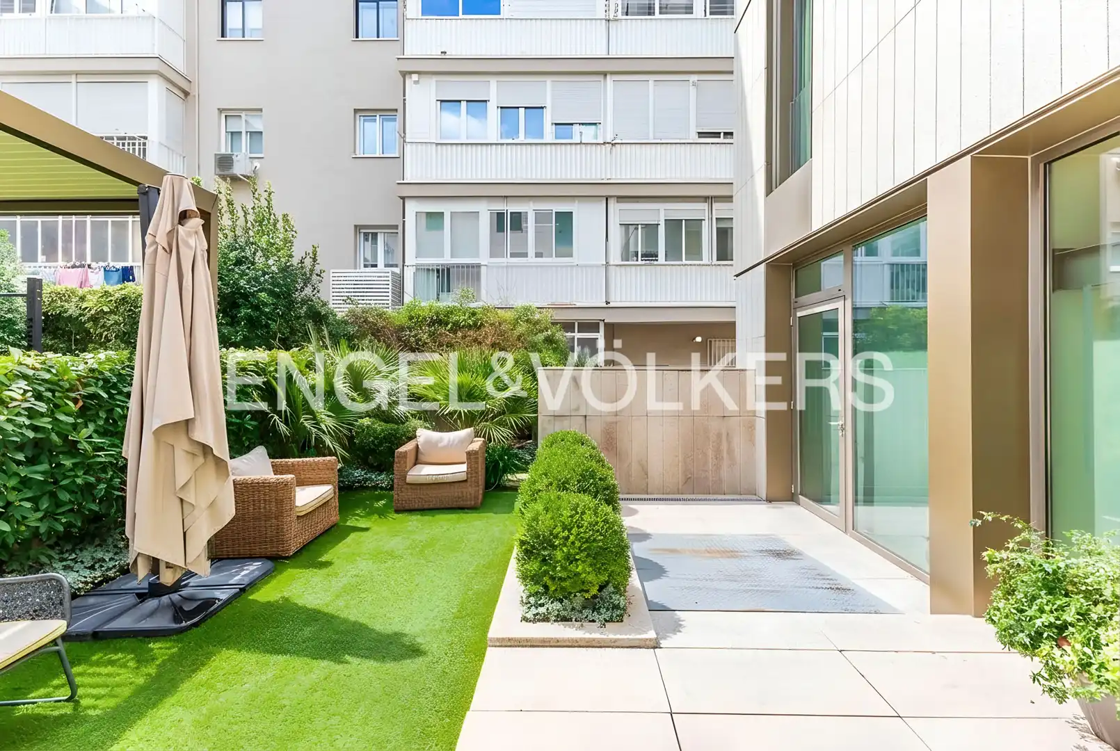 Terrassa de Apartament en venda en Madrid amb Calefacció, Jardí privat i Traster