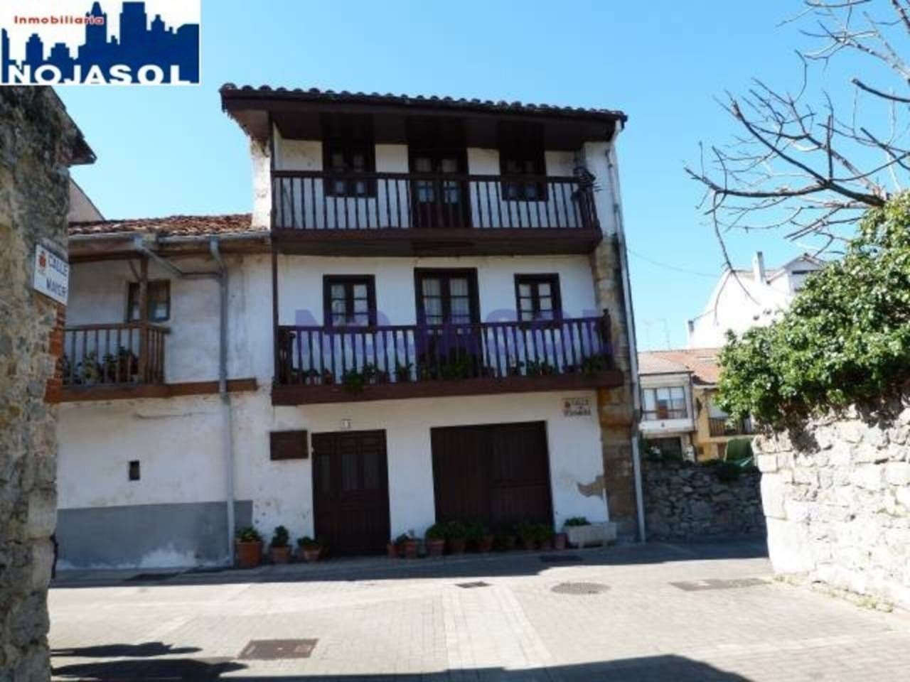 Vista exterior de Casa adosada en venda en Escalante amb Moblat