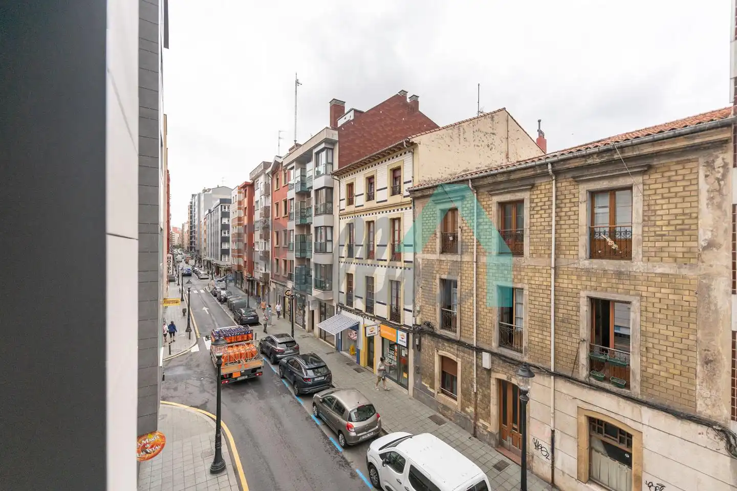 Vista exterior de Pis de lloguer en Gijón  amb Calefacció, Parquet i Moblat