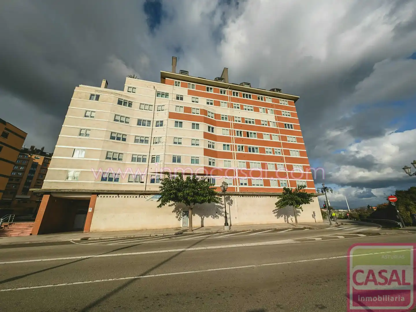 Vista exterior de Piso en venta en Oviedo  con Calefacción, Trastero y Amueblado