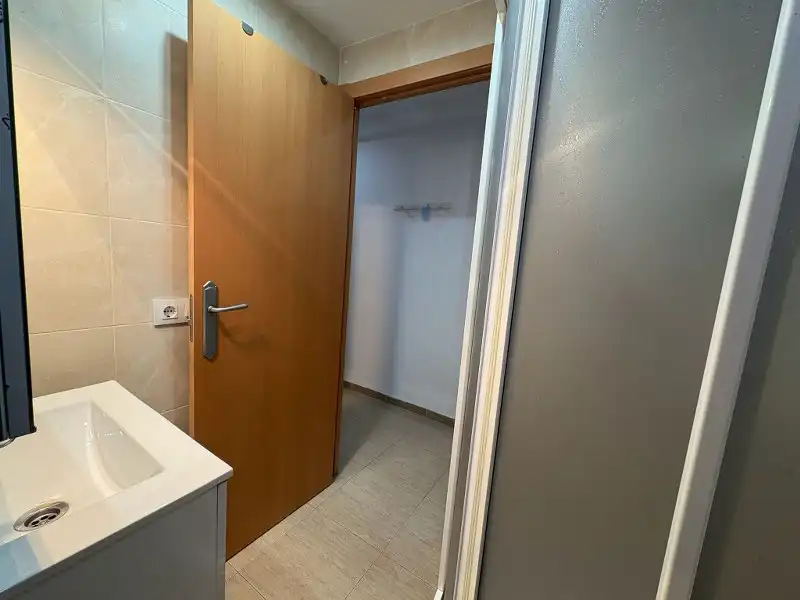 Bany de Apartament en venda en Valencia amb Moblat, Forn i Rentadora