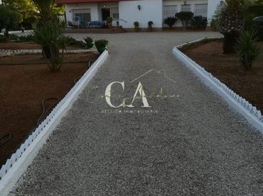 Casa amb jardí en venda a La Mina