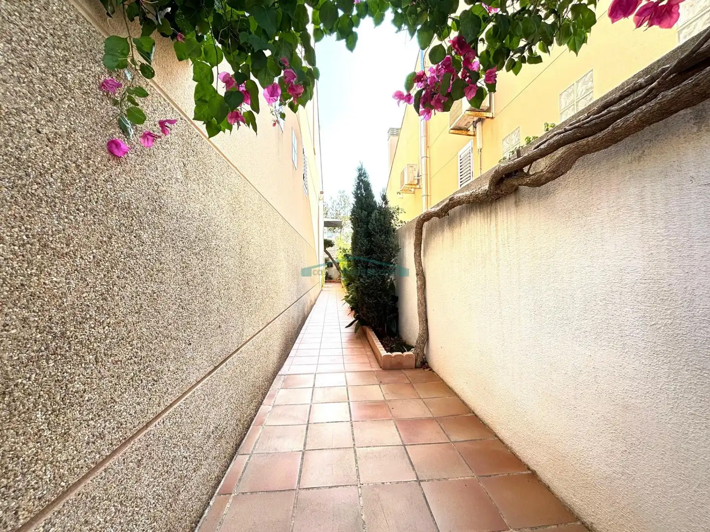 Casa aparellada amb jardí en venda a Calle Genoves, imagen 41