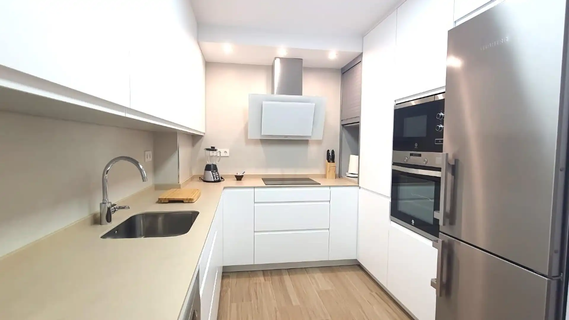 Küche von Wohnung zum Verkauf in Guardamar del Segura mit Terrasse, Balkon und Alarm