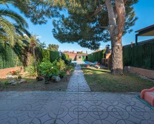 Jardí de Casa adosada en venda en Coslada amb Terrassa i Piscina