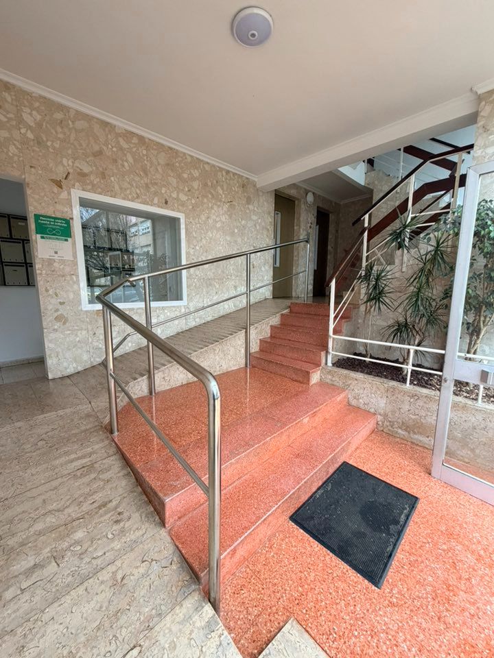 Piso en venta en Torrelavega  con Parquet, Terraza y Amueblado