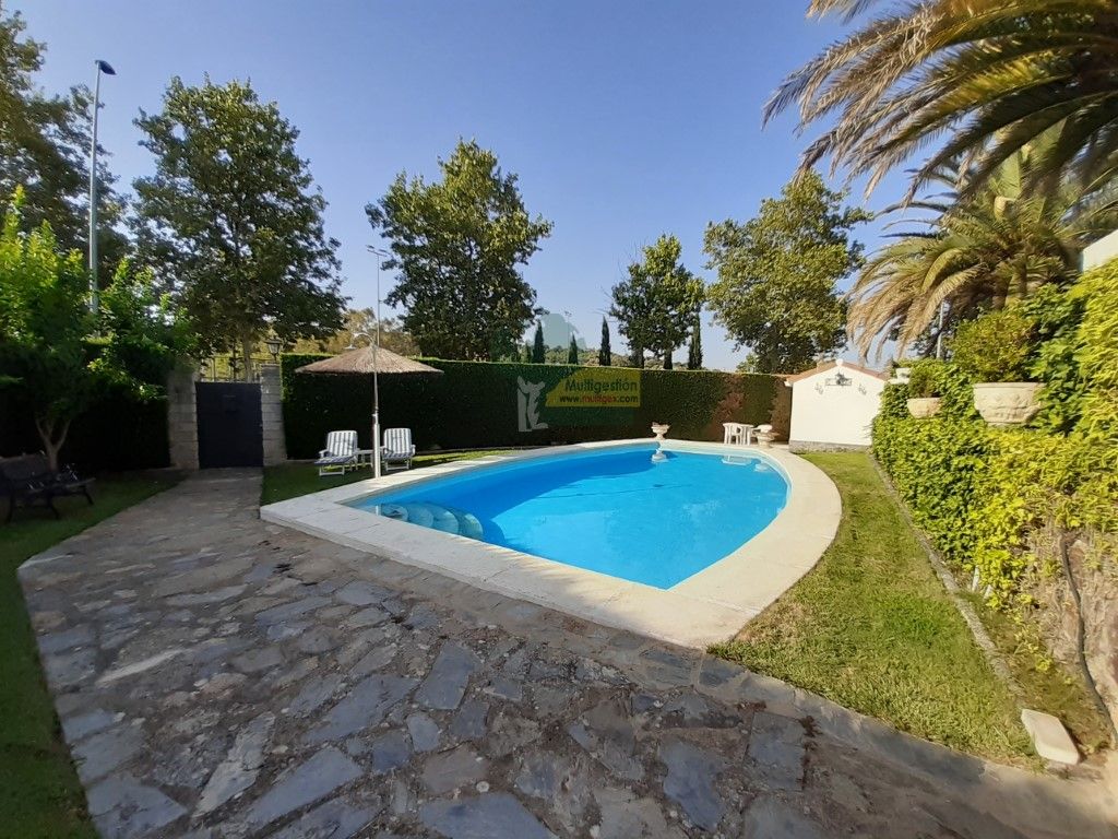 Piscina de Casa o chalet en venta en Cáceres Capital