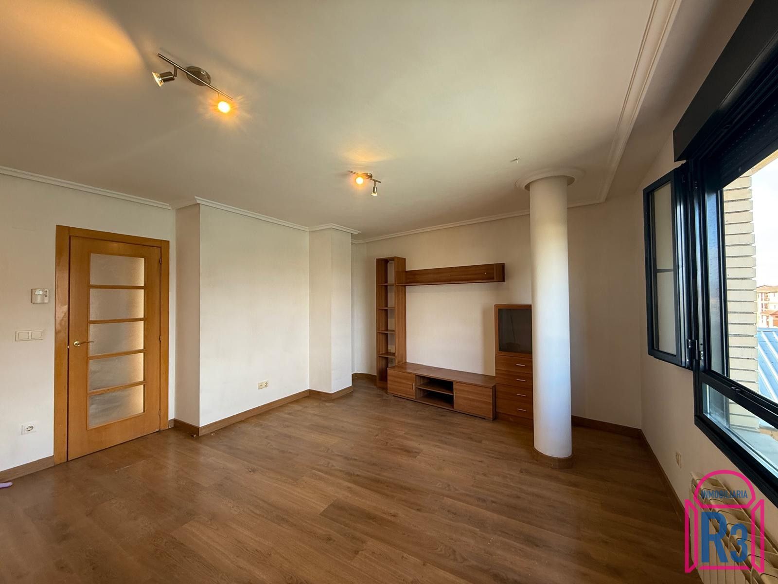 Sala de estar de Apartamento en venta en Villaquilambre con Calefacción, Terraza y Trastero