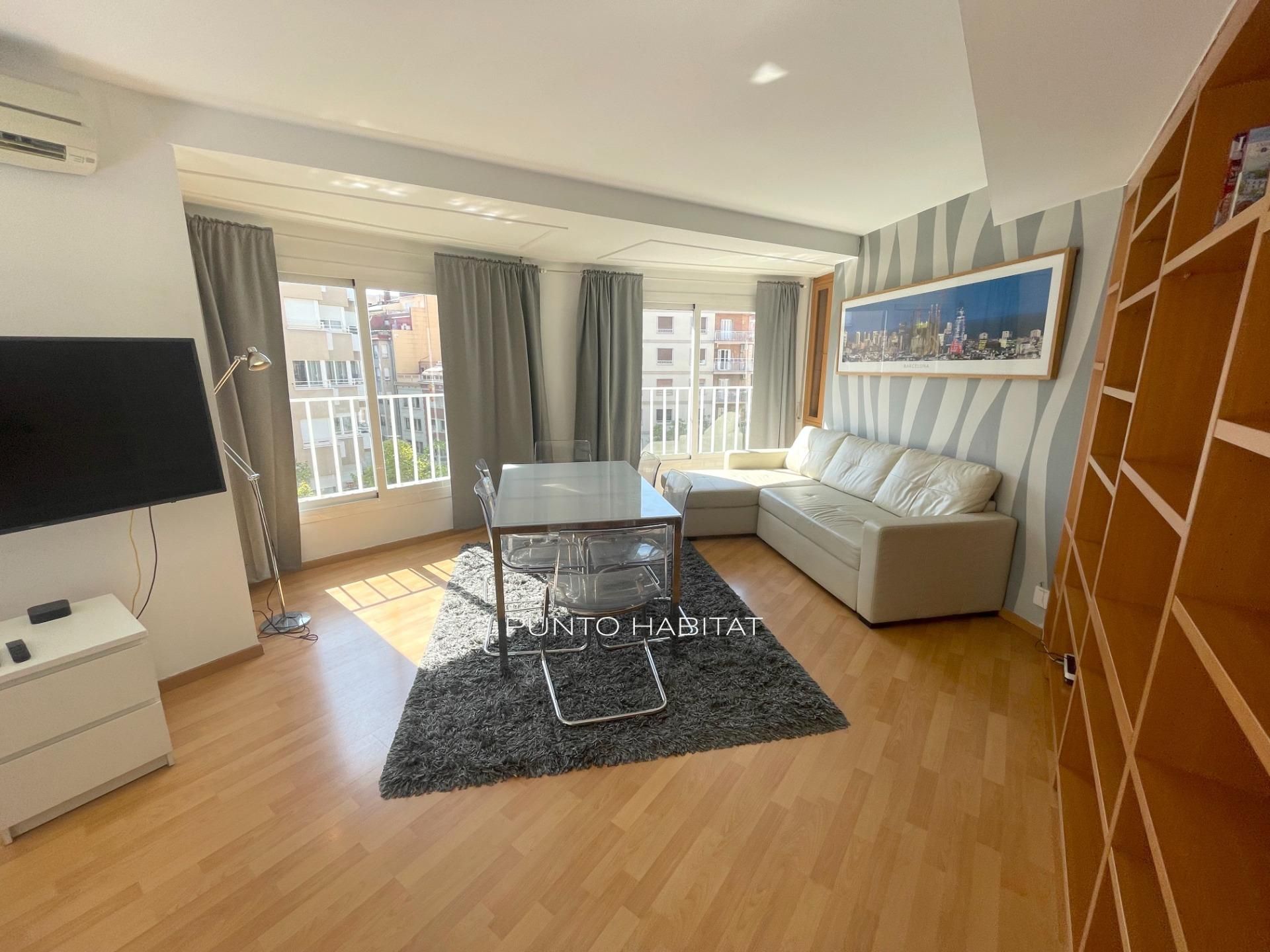 Living room of Flat for sale in  Barcelona Capital  with Air Conditioner and Parquet flooring