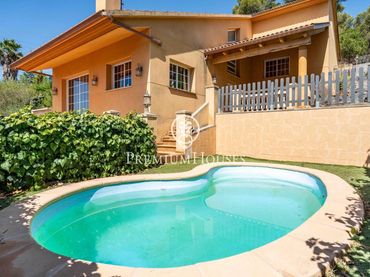 House with balcony for sale in Carrer Duero