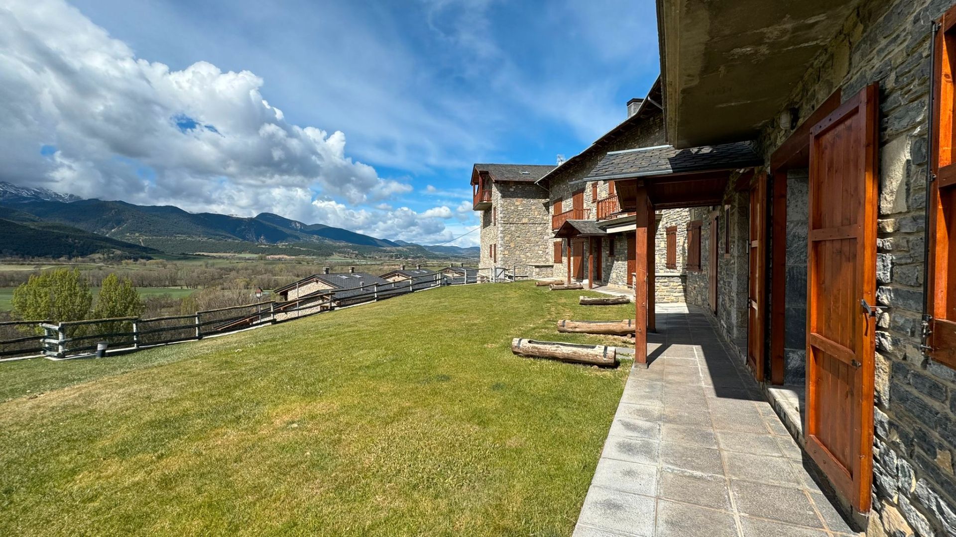 Exterior view of Planta baja for sale in Bellver de Cerdanya  with Heating, Parquet flooring and Terrace