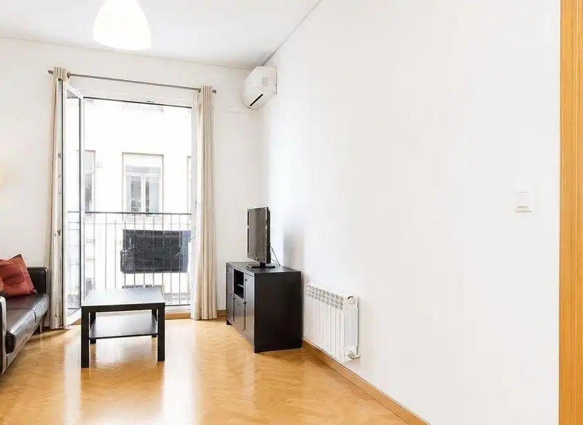 Flat for sale in Calle MONTERA, Sol