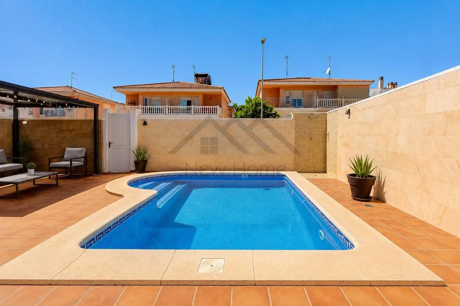 Piscina de Casa adosada en venda en La Pobla de Vallbona amb Aire condicionat, Calefacció i Jardí privat