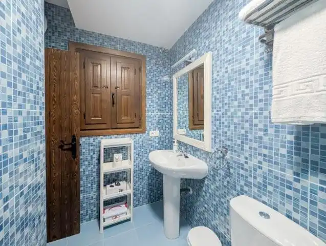 Baño de Piso en venta en Bubión con Calefacción y Piscina comunitaria