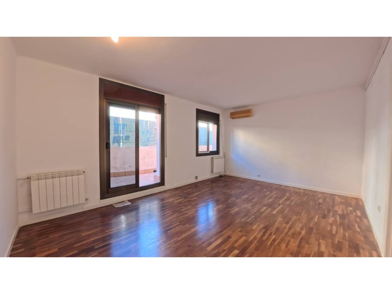 Schlafzimmer von Dachboden zur Miete in Esplugues de Llobregat mit Klimaanlage, Heizung und Parkett