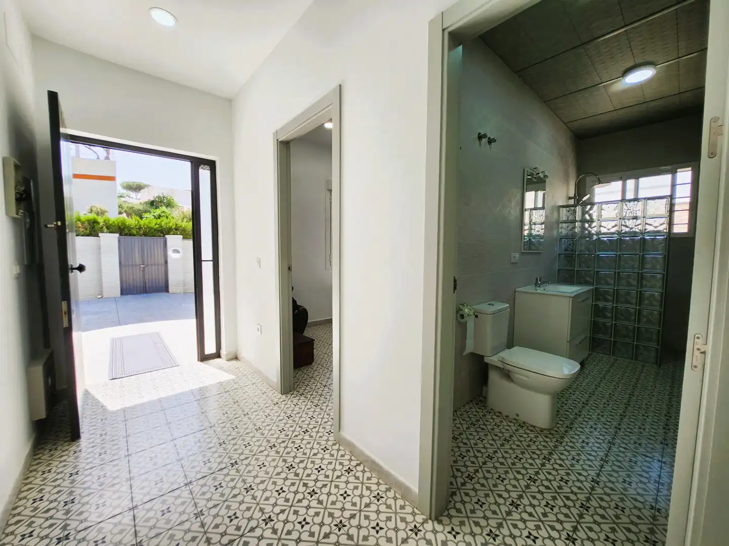 Baño de Casa o chalet en venta en Alcalá de Guadaira con Aire acondicionado, Calefacción y Jardín privado