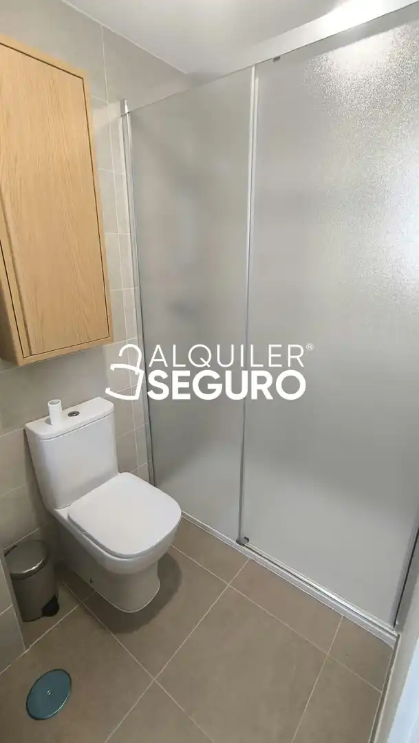 Baño de Piso de alquiler en Sevilla con Aire acondicionado, Trastero y Piscina