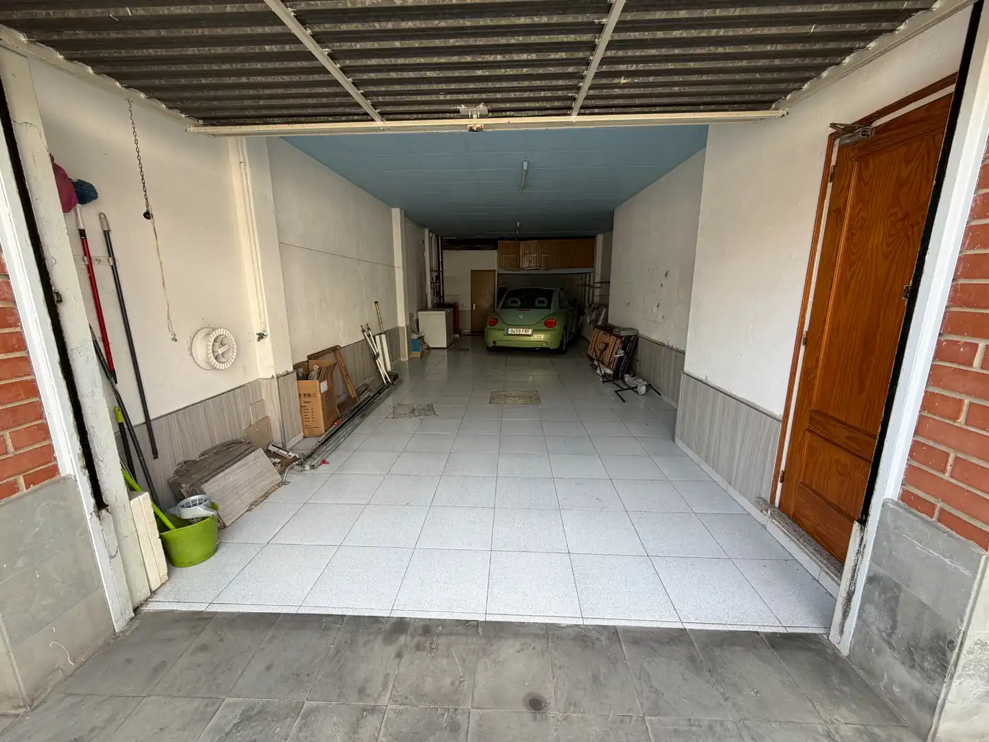 Aparcament de Casa adosada en venda en Olot amb Calefacció, Terrassa i Balcó