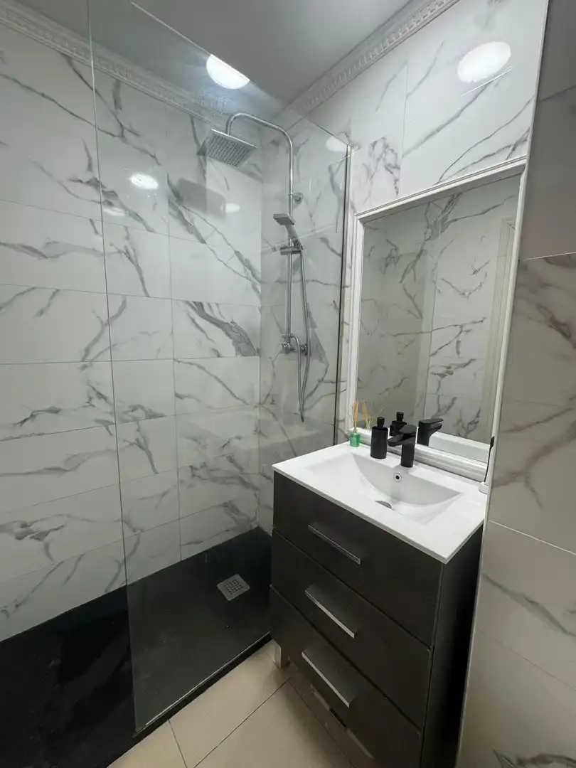 Bathroom of Flat for sale in Madrid  with Air Conditioner, Heating and Terrace