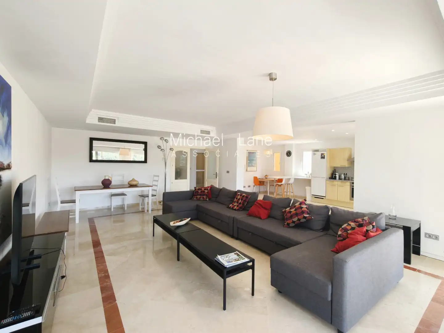 Sala de estar de Piso en venta en Sotogrande con Aire acondicionado, Calefacción y Terraza