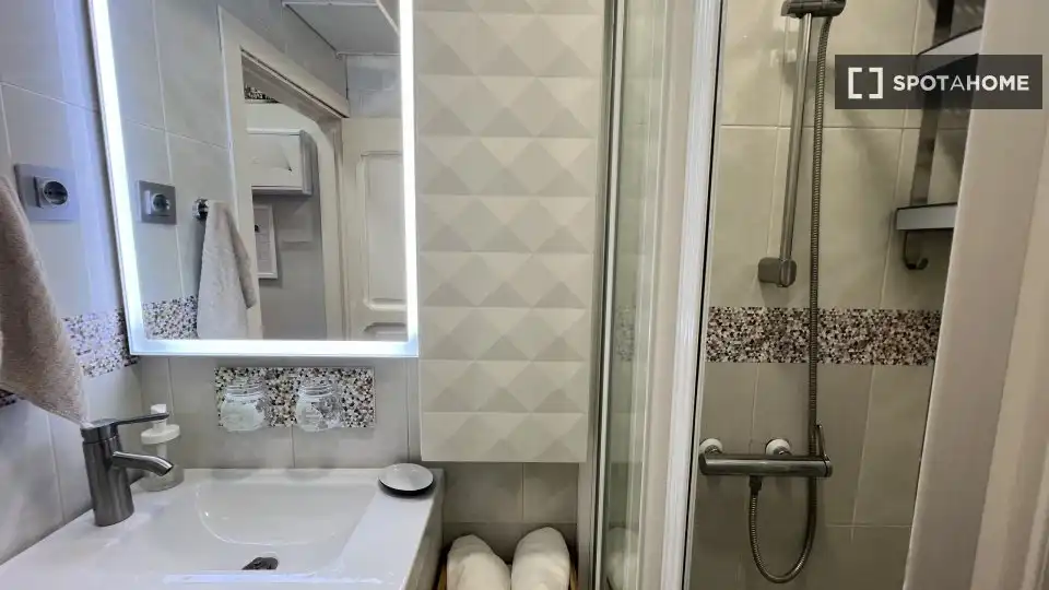 Baño de Piso de alquiler en Madrid con Aire acondicionado, Calefacción y Amueblado