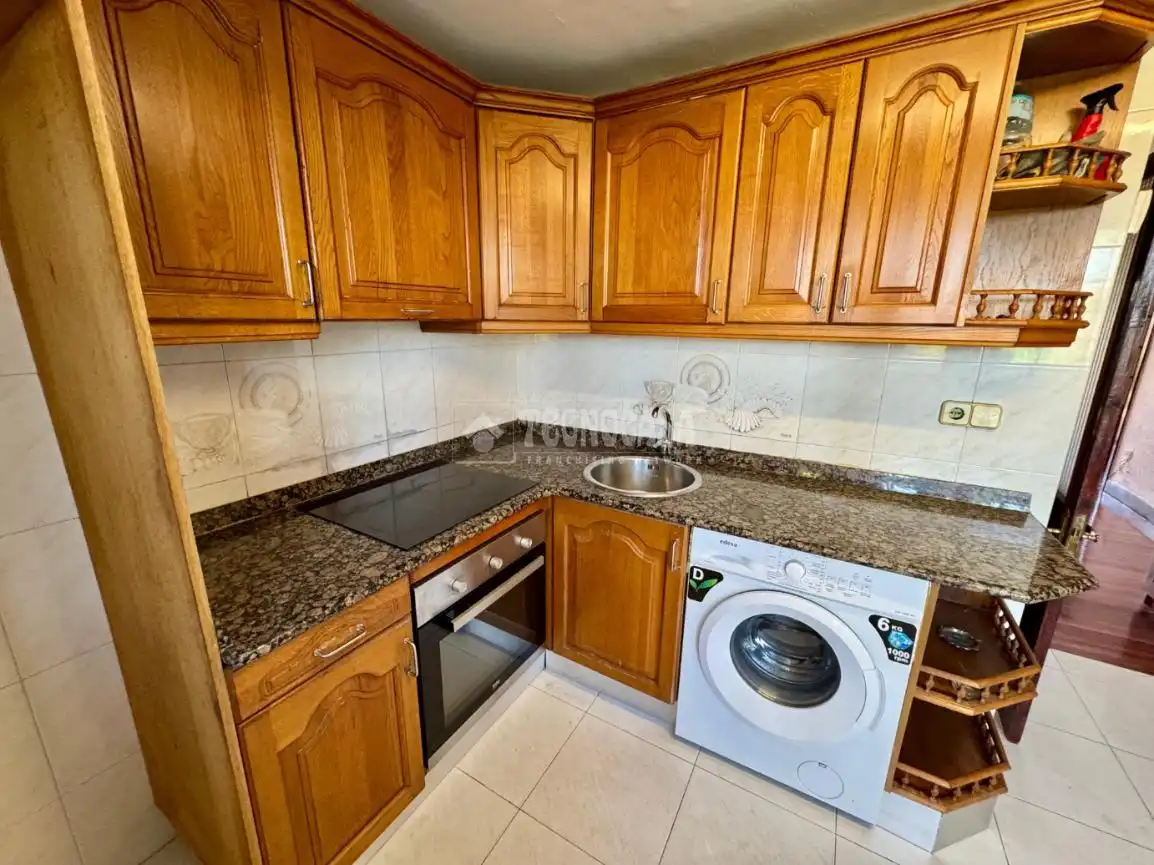 Casa adosada en venta en El Astillero