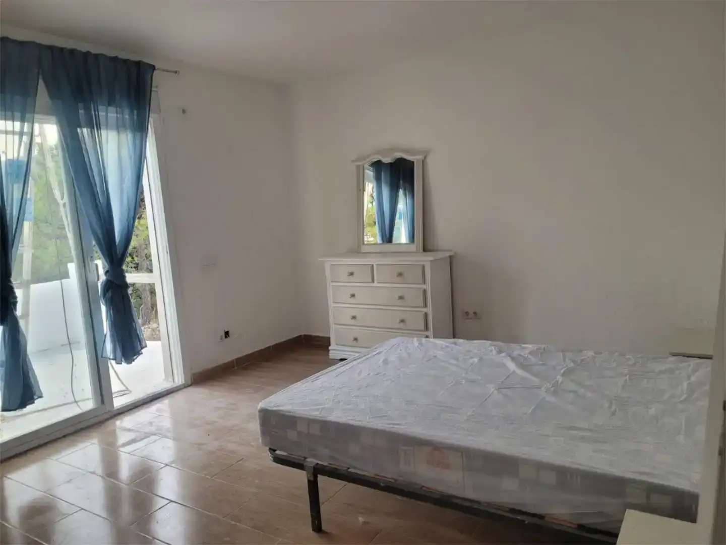 Habitación de Casa o chalet para compartir en Istán con Jardín privado, Amueblado y Lavadora