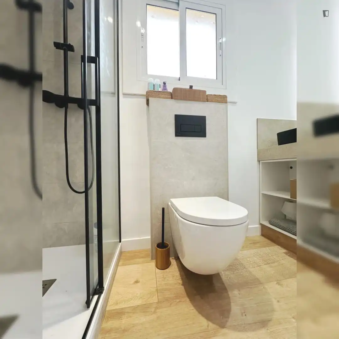 Bathroom of Apartments for rent in L'Hospitalet de Llobregat  with Furnished, Oven and Washing machine