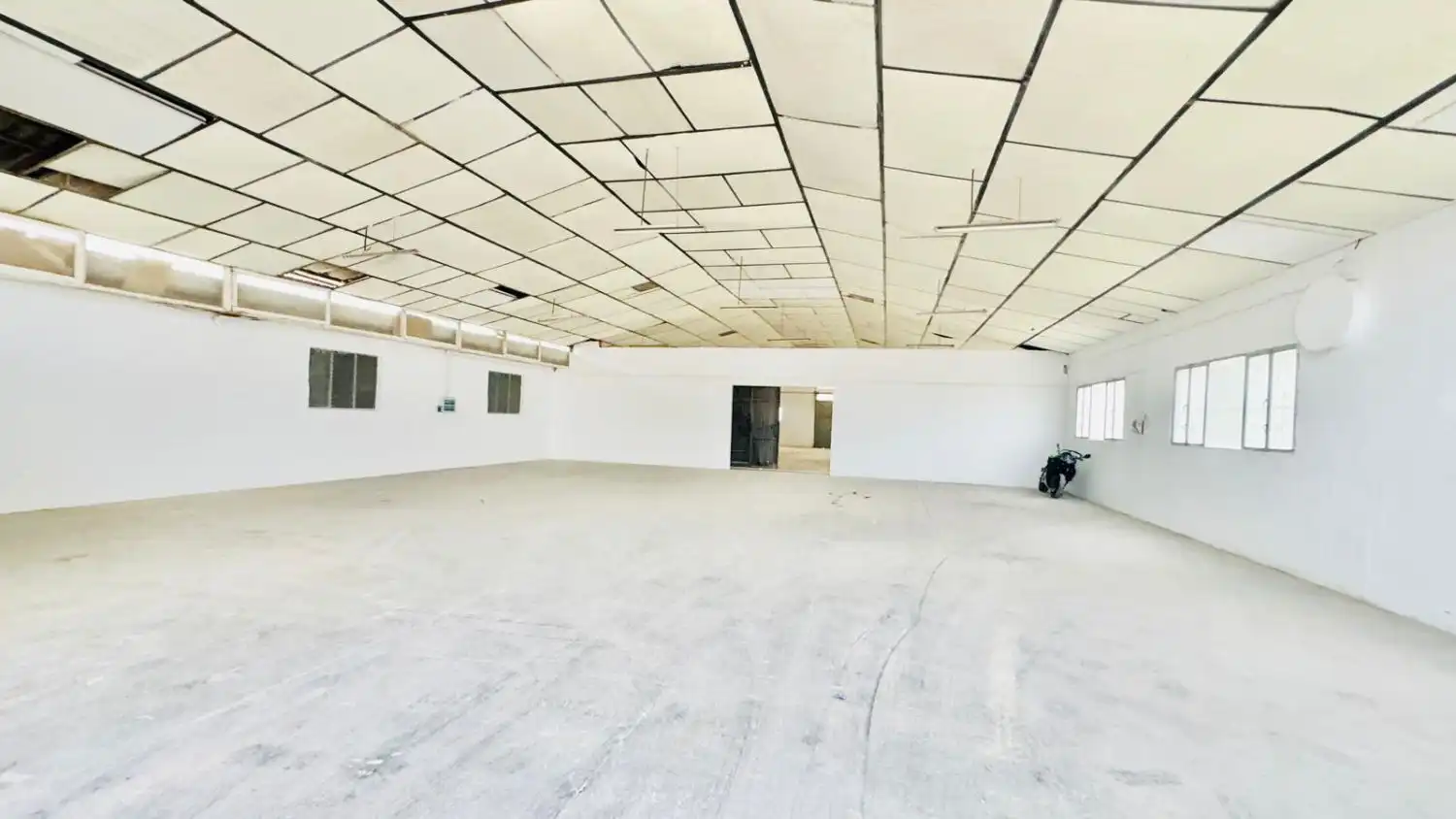 Nave industrial en venta en Cox, imagen 3