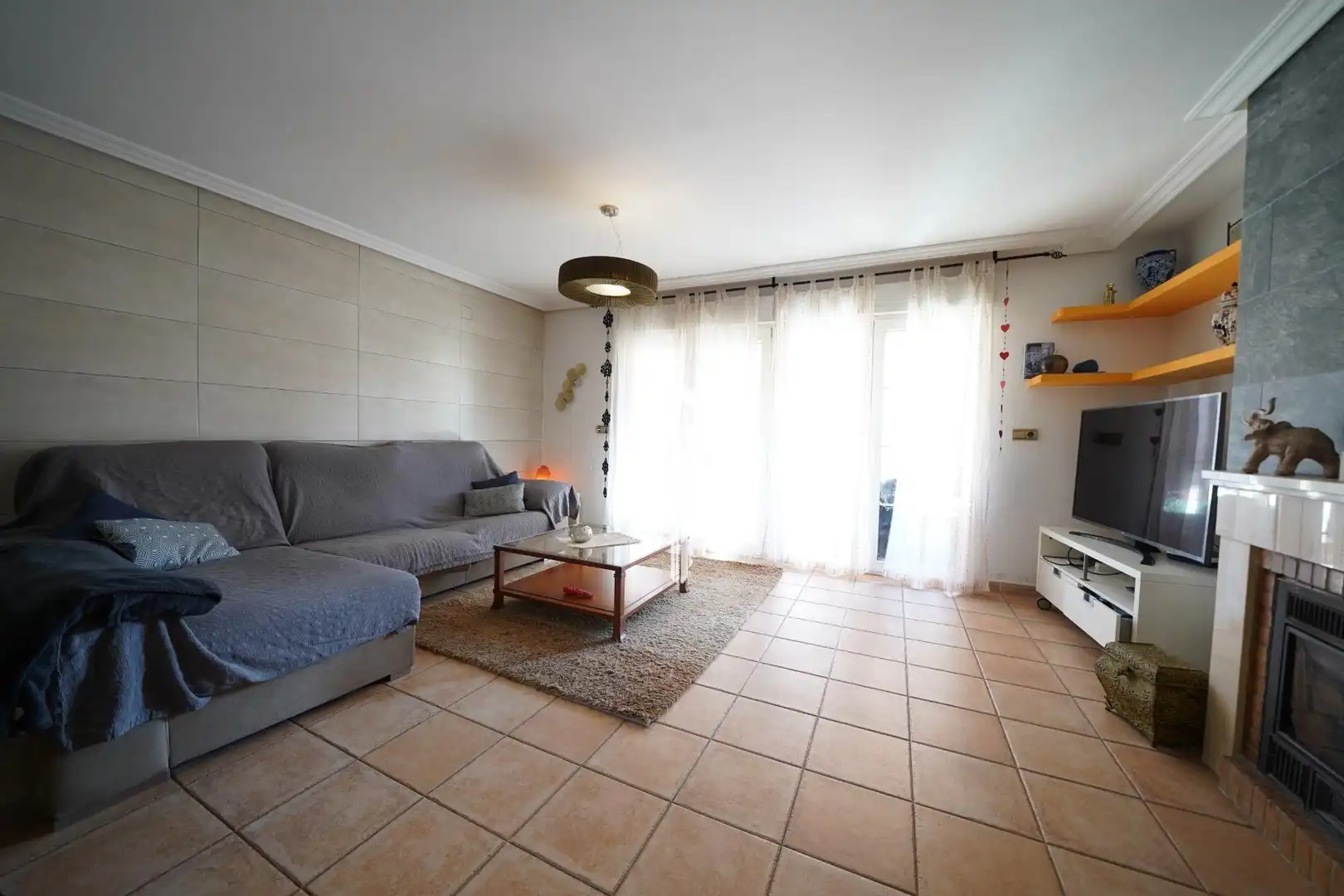 Sala d'estar de Casa adosada en venda en Alicante / Alacant amb Aire condicionat, Calefacció i Jardí privat